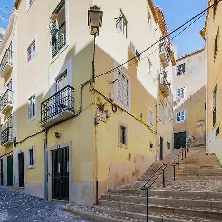 Charming Cozy Mouraria Flat